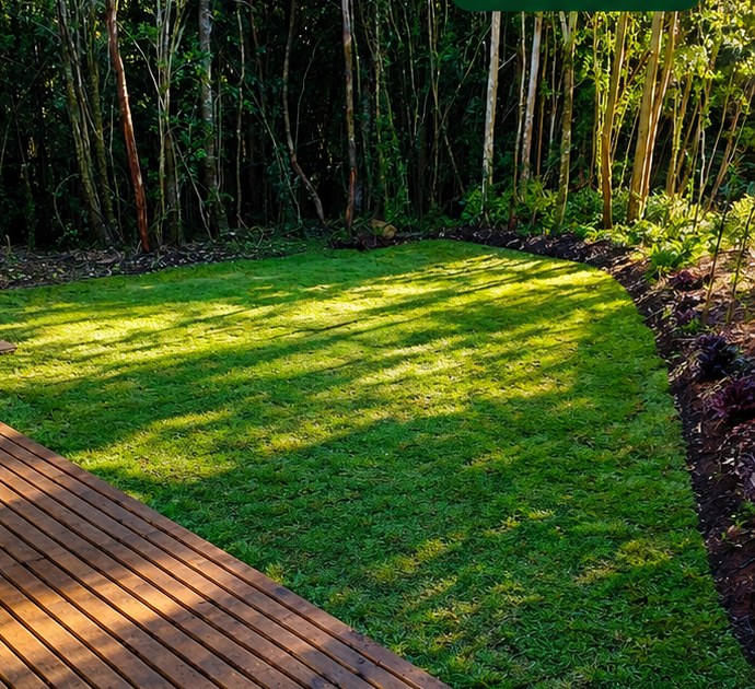 Jardín después de instalar pasto en rollo